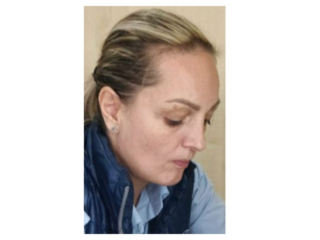Tânără studentă care își acuză mama de rele tratamente, în fața unei instanțe din România. Caz simbolic pentru abuzuri nerezolvate și neglijența sistemului de justiție.