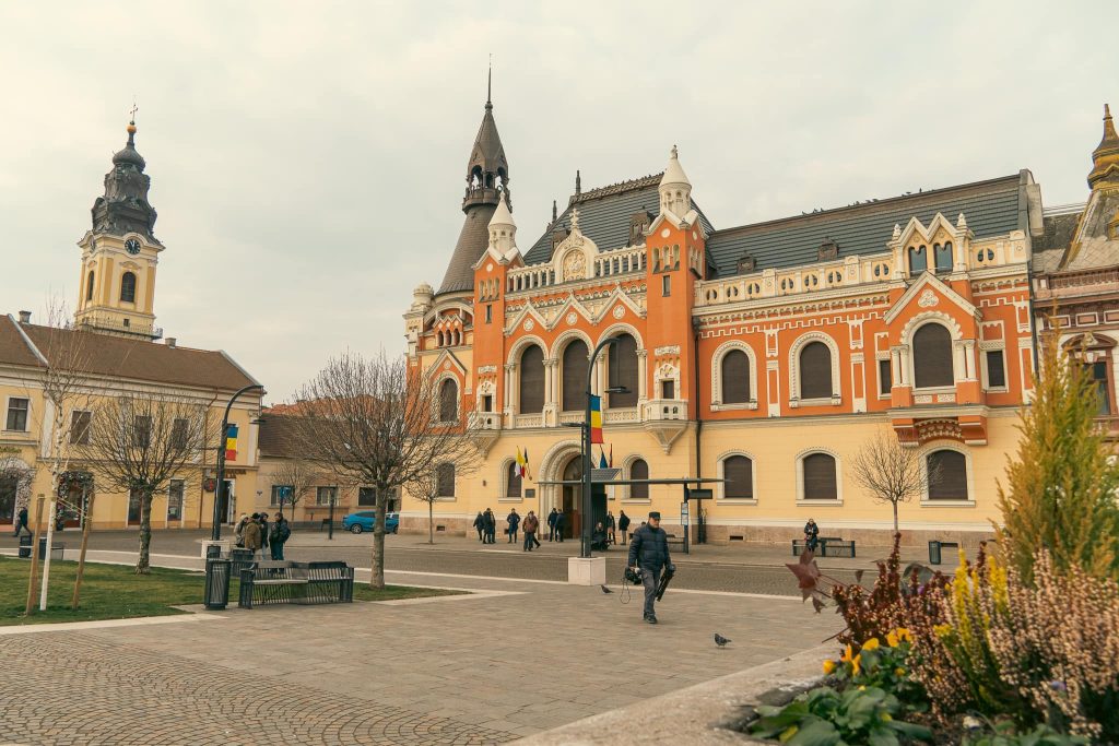A inceput reabilitarea interioara a Palatului din Oradea