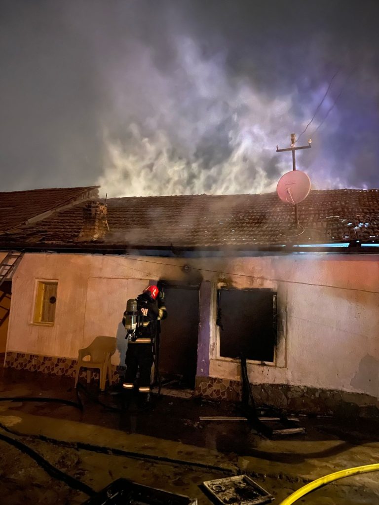 Incendiu la o casa pe strada Ioan Ciordas Oradea