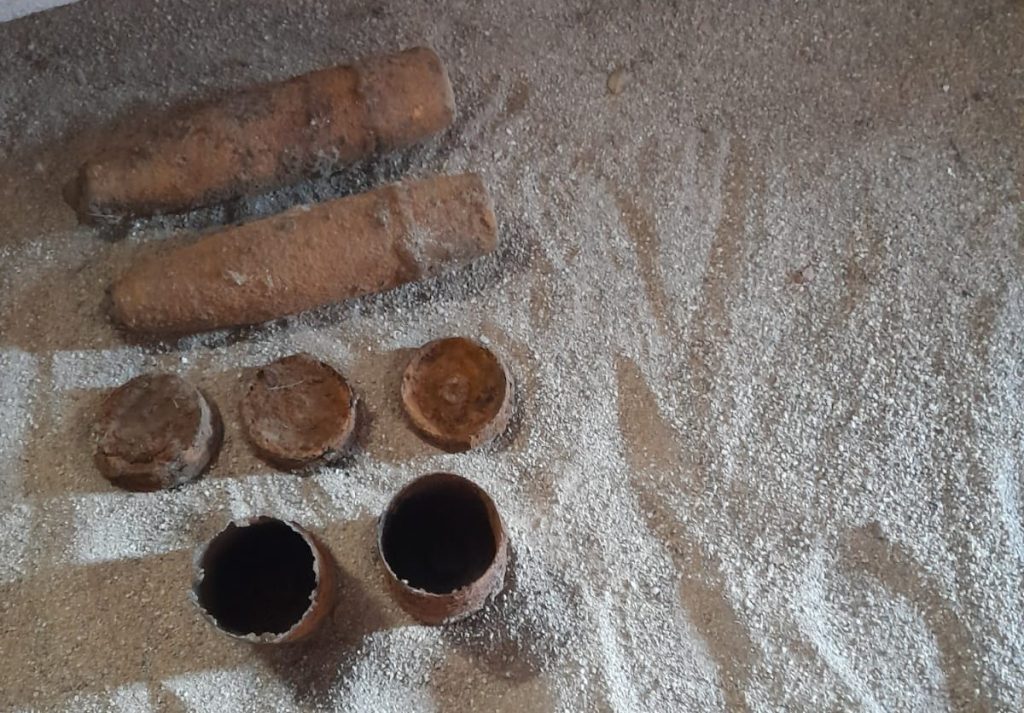 Proiectile descoperite in curtea unui localnic din Cheriu
