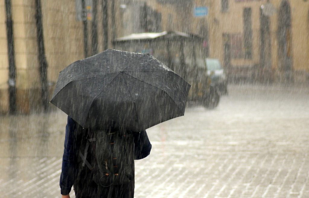 Informare meteo Vant precipitatii si racire in toata tara