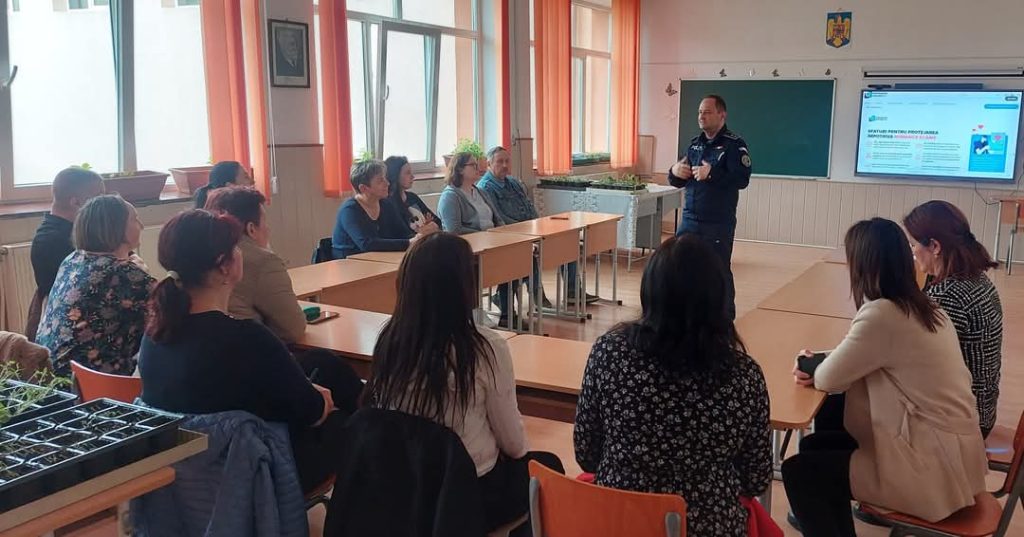 Campanie de prevenire a fraudelor informatice Peste 1500 de bihoreni informati de politisti