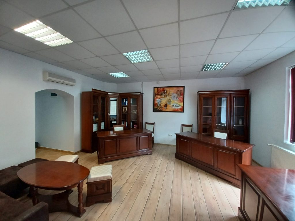 Chirie Birou Cabinet central Ady Endre Oradea 40 mp 399 euro luna Comision 0