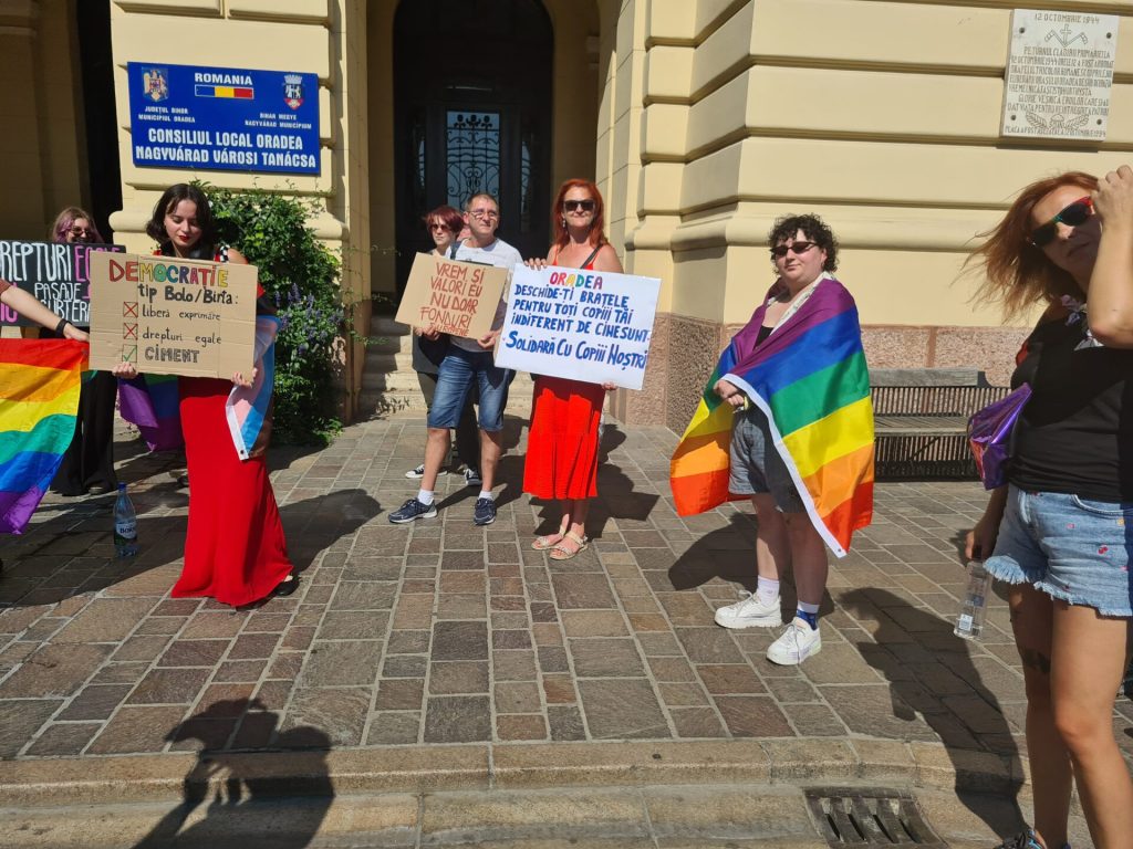 Comunitatea LGBTI Oradea scrie comisarului Piotr Serafin