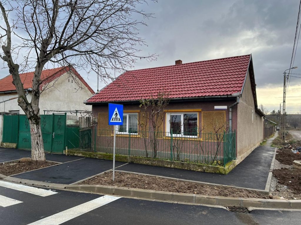 De vanzare Casa Episcopia teren 700 mp 97500 euro neg Comision 0
