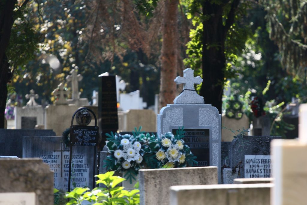 Program modificat la Cimitirul Municipal de Pastile Mortilor