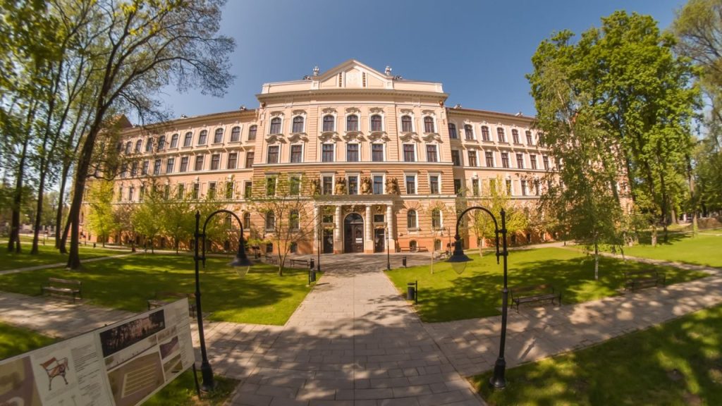 Ce expozitii pot fi vizitate la Muzeul Tarii Crisurilor Oradea in saptamana 5 11 mai