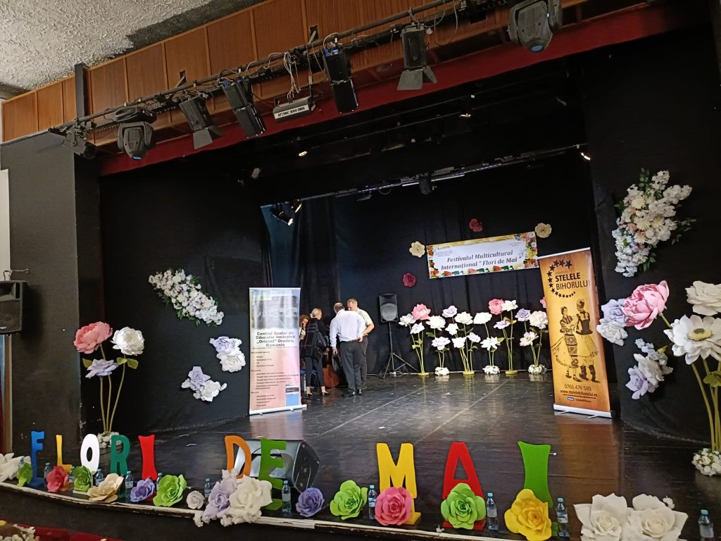 Festivalul International de Folclor Flori de Mai la Oradea