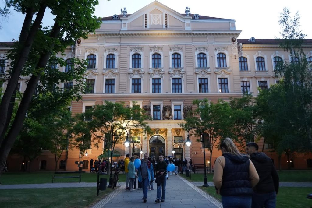Noaptea Muzeelor in Oradea Vizitatori la Muzeul Tarii Crisurilor