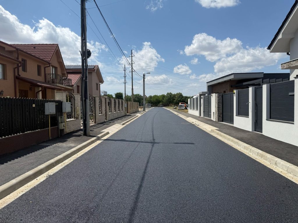A fost turnat stratul final de asfalt pe strada Apateului