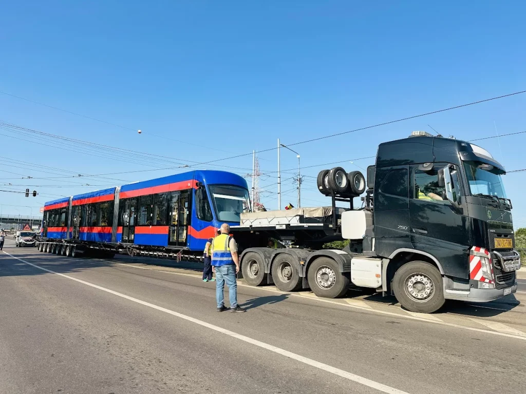 A sosit primul dintre cele 9 tramvaie noi pentru Oradea