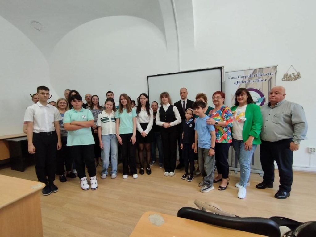 Burse de excelenta 12 elevi din Bihor premiati