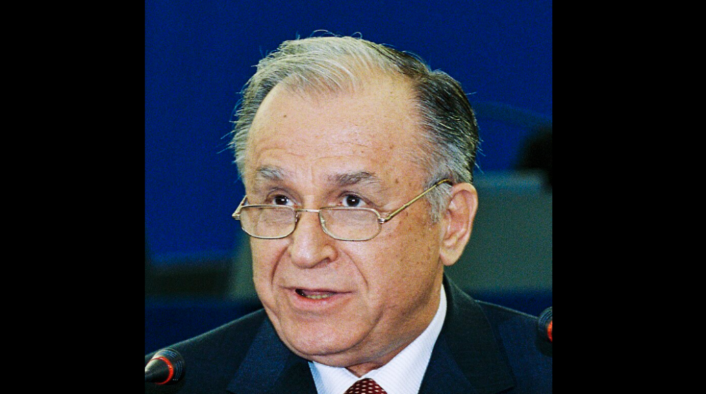 Ion Iliescu este internat la Spitalul SRI