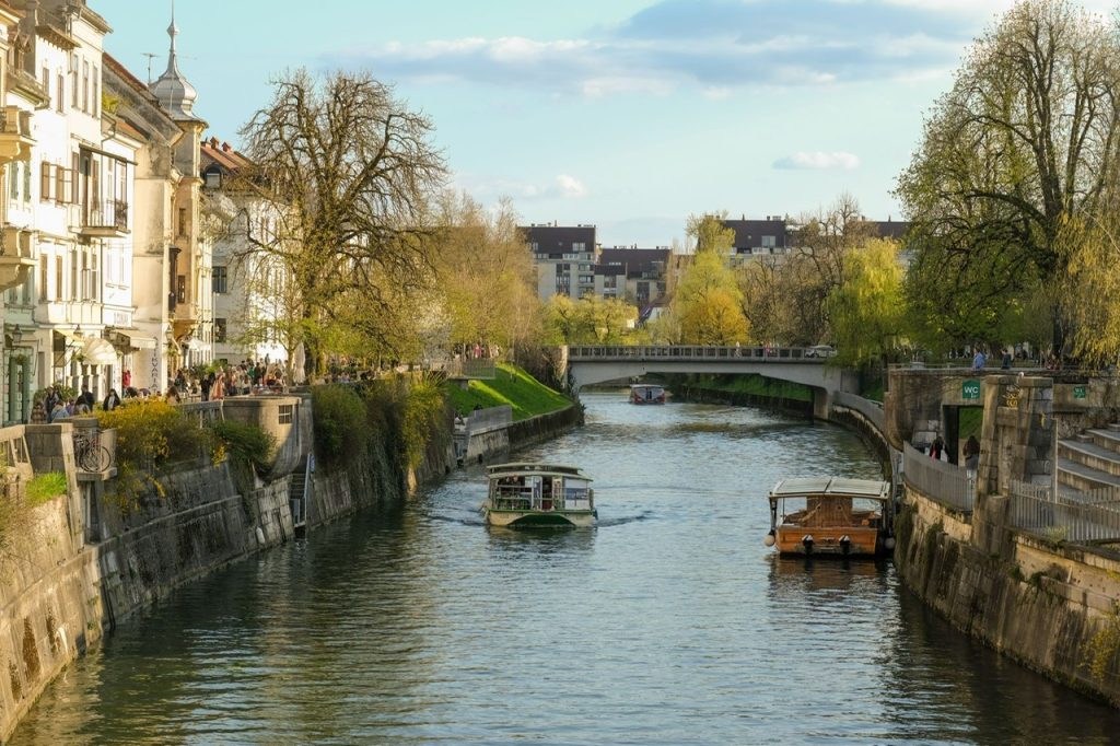 MAE Avertizare de calatorie pentru romani in Slovenia