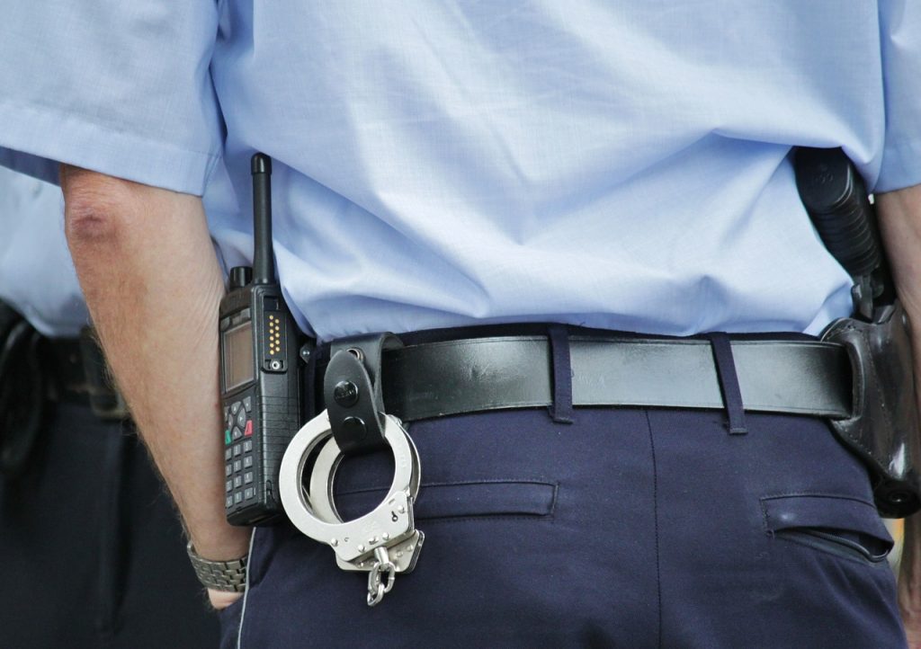 Patru tineri din Bihor arestati pentru viol si complicitate
