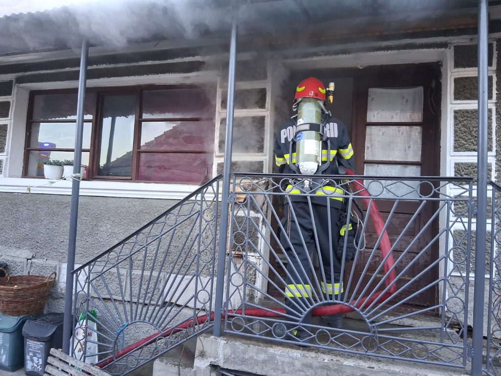Casa si anexa salvate de pompieri in Auseu