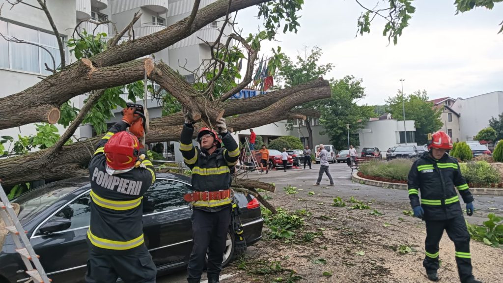 Cod rosu de vijelii in Bihor Deteriorari si distrugeri