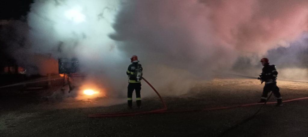 Incendiu la un TIR in miscare pe strada in Oradea