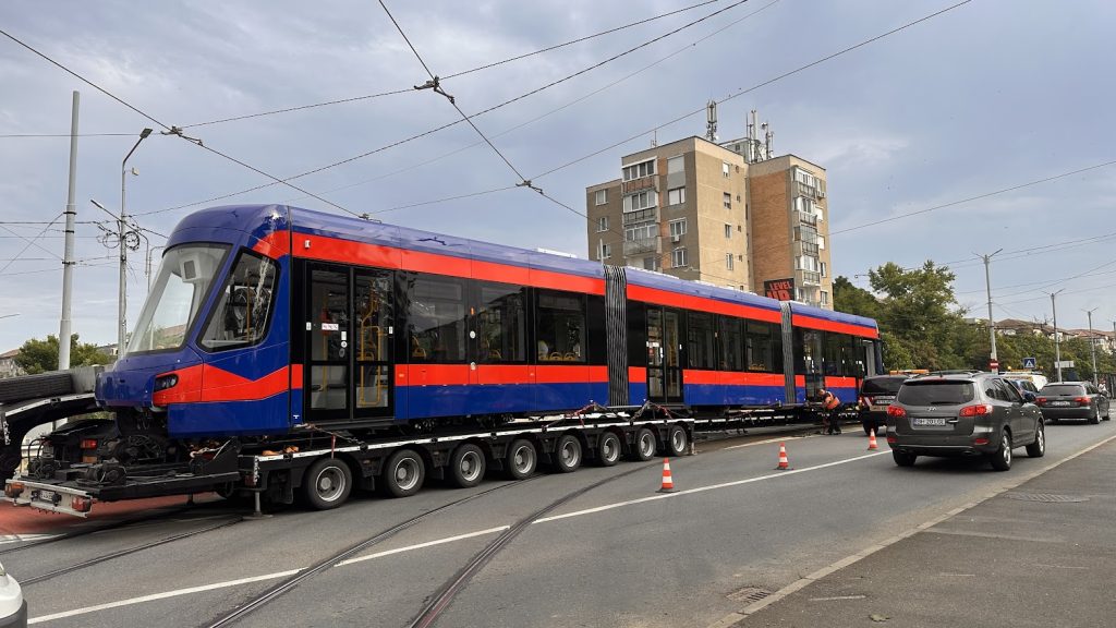 Un tramvai nou a ajuns la Oradea pe 14 iulie
