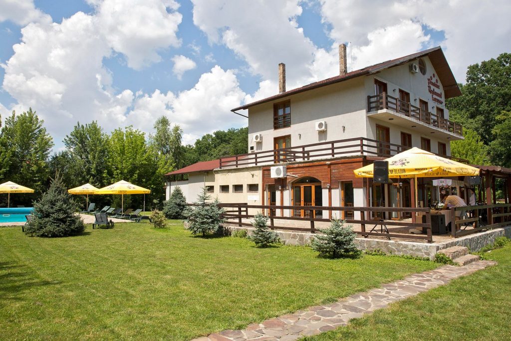 de vanzare pensiune agro turistica 10 camere piscina