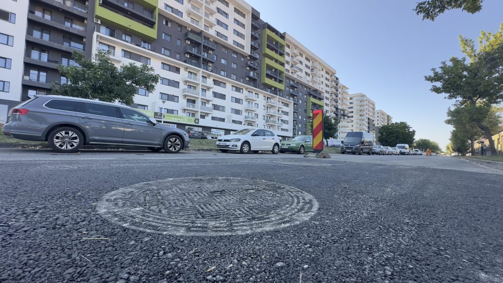 Capace de canalizare autonivelante pe strada Onestilor