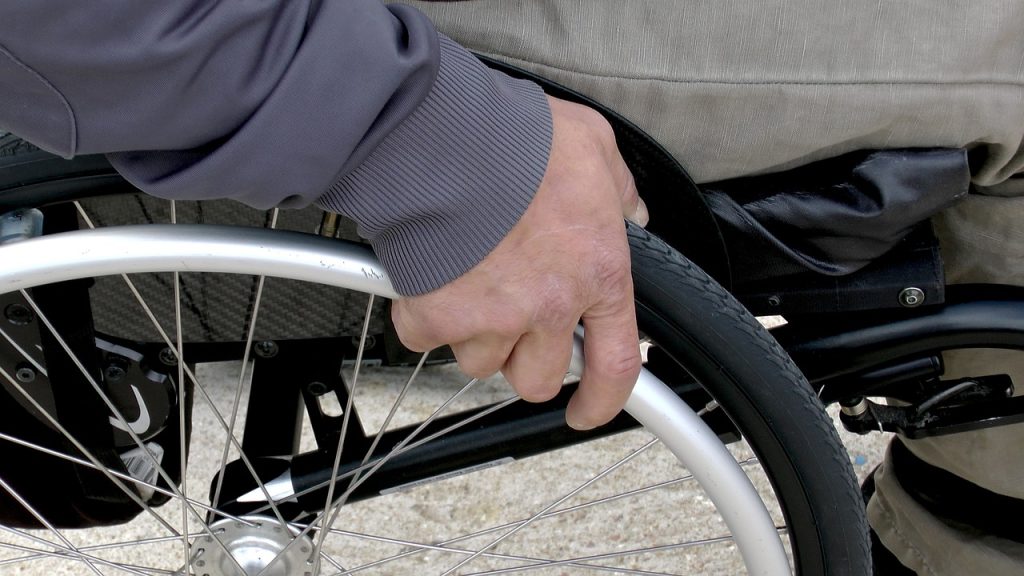 Gradul de handicap va fi reevaluat pentru protejarea beneficiarilor reali