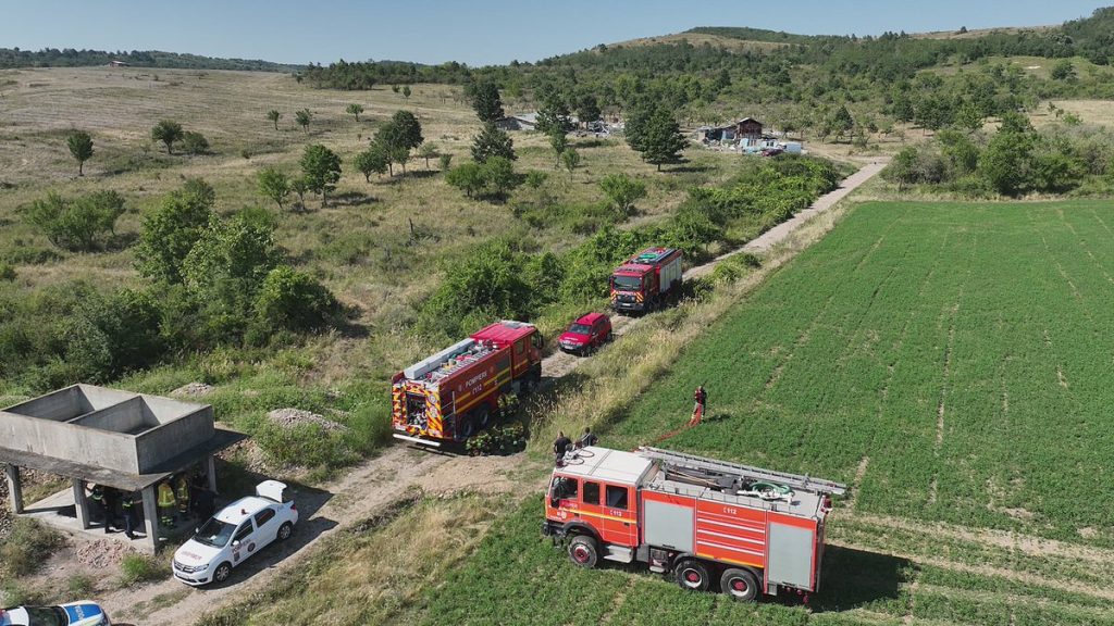 Incendiu in Lugascu de Sus pompierii salveaza ferma si padure