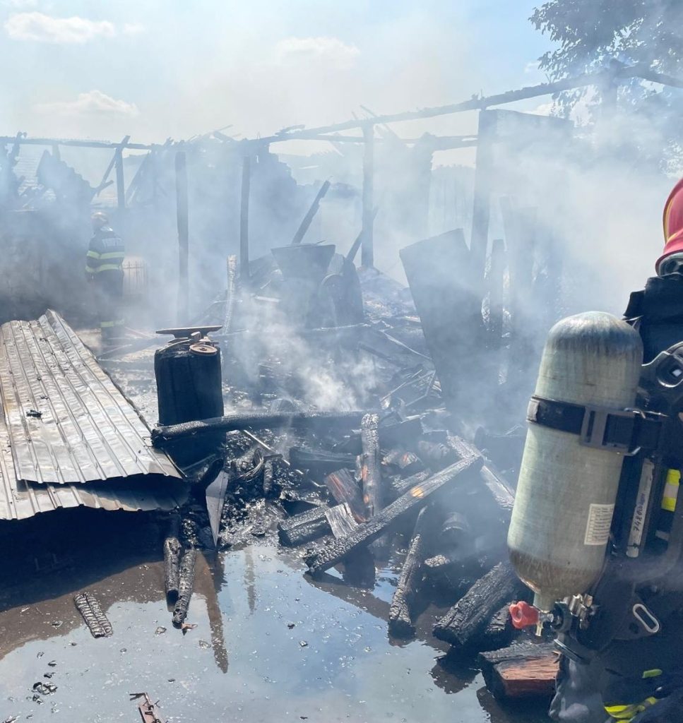 Incendiu la o gospodarie din Hidisel in bucatariea de vara