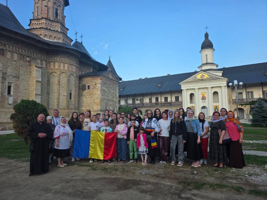 Pelerinii pe urmlele Sfintilor Cuviosi Paisie si Cleopa