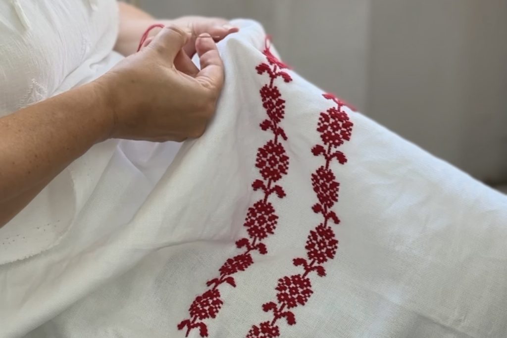 Atelier de cusut costume traditionale finalizat cu succes in Bihor