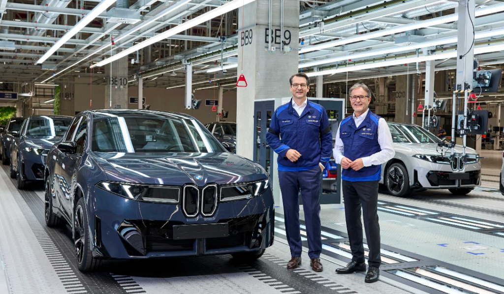 BMWIncepeLunaViitoareProductiaiX3laDebrecen
