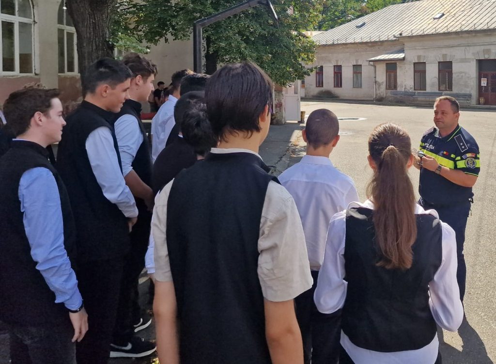 Drumul sigur incepe cu tine Politistii bihoreni implica 1500 de copii si tineri in educatia rutiera