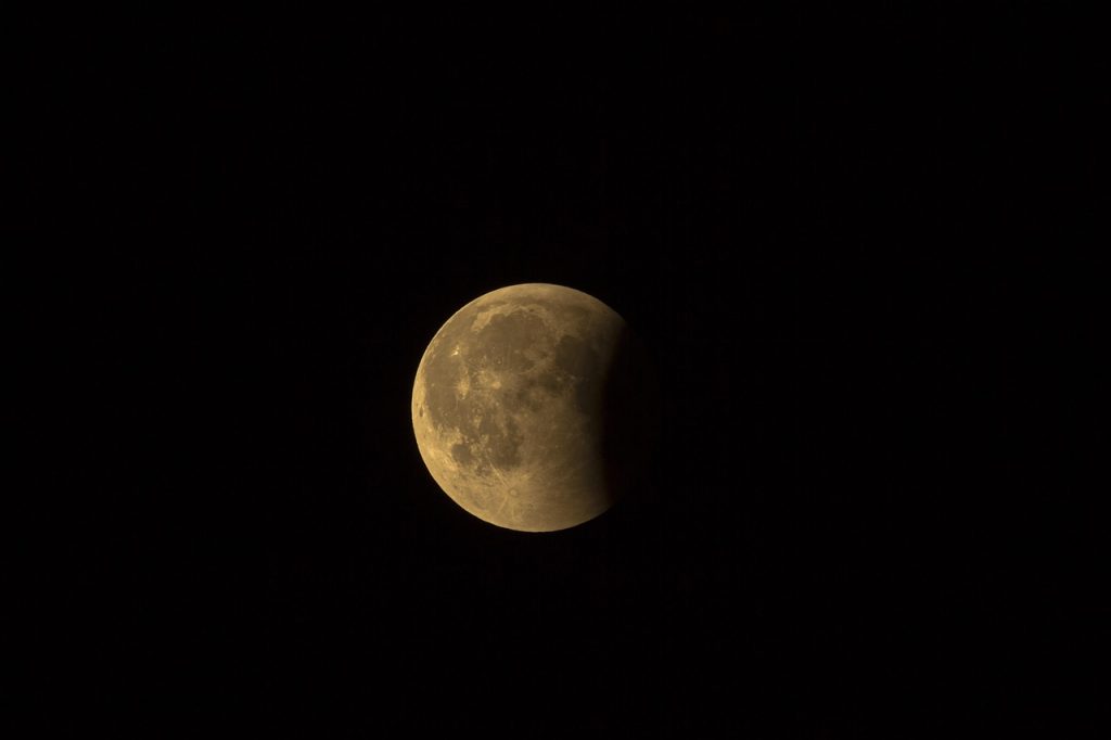 Eclipsa totala de Luna in seara acesta