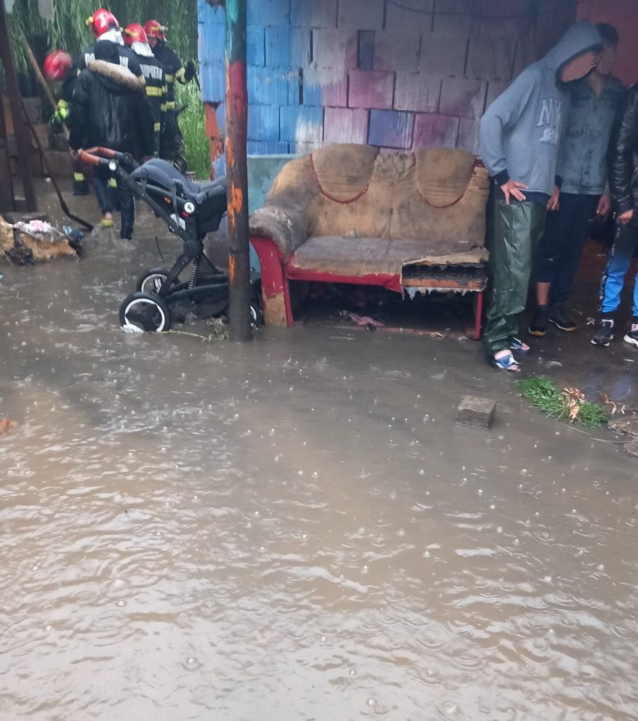 Interventii ale pompierilor din Bihor la fenomene meteorologice periculoase