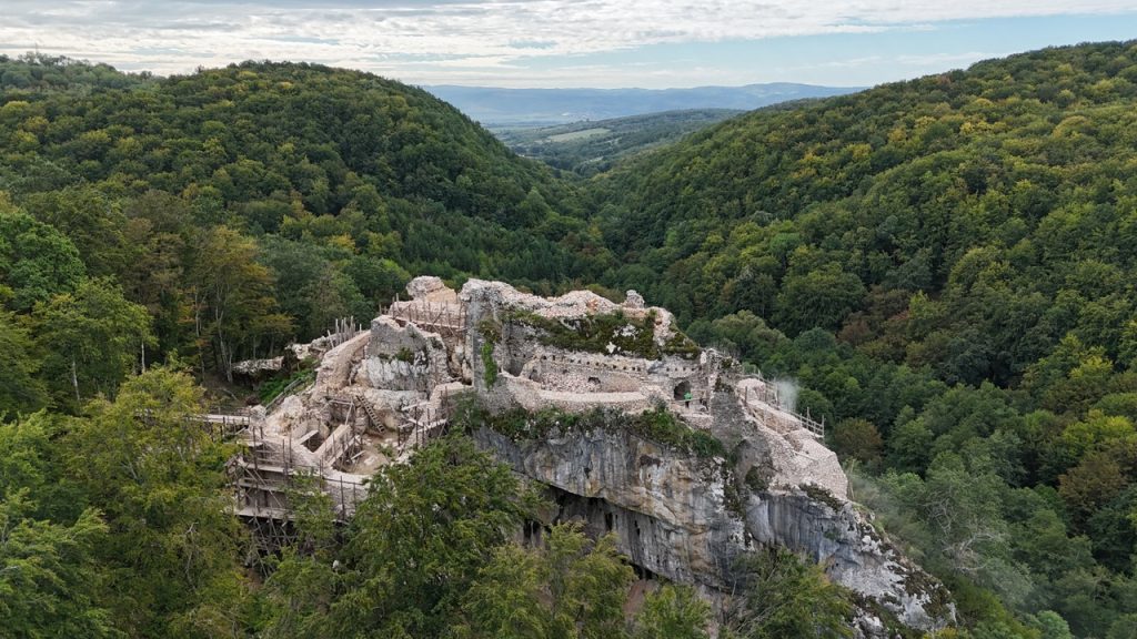 O cetate si un vis regasit Piatra Soimului va renaste ca simbol al radicinilor istorice locale