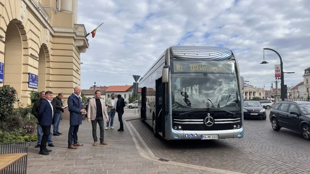 Oradenii au vazut autobuzul Mercedes Benz eCitaro pe hidrogen