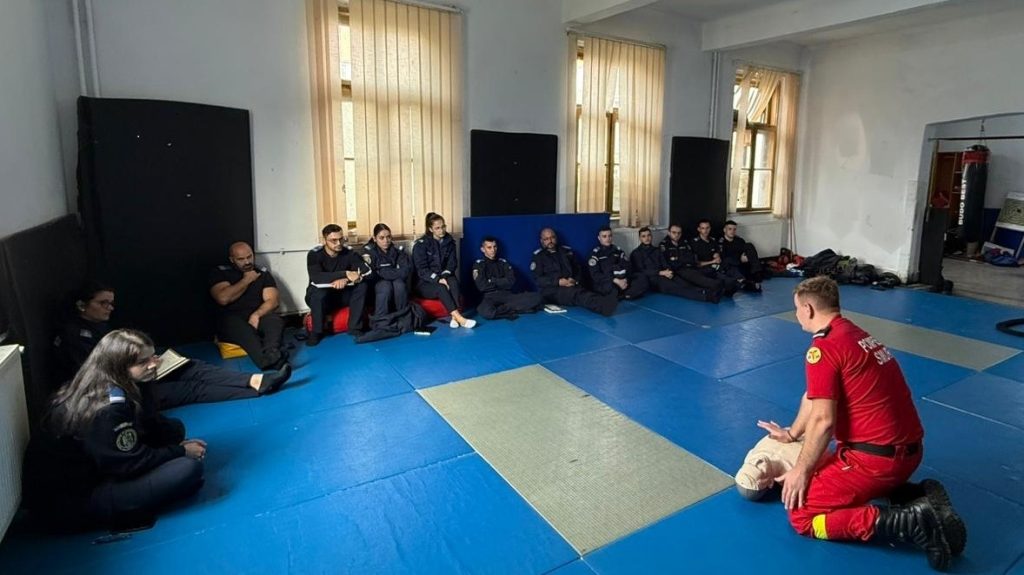 Parteneriat pentru viaa pompierii bihoreni instruiesc jandarmii in prim ajutor