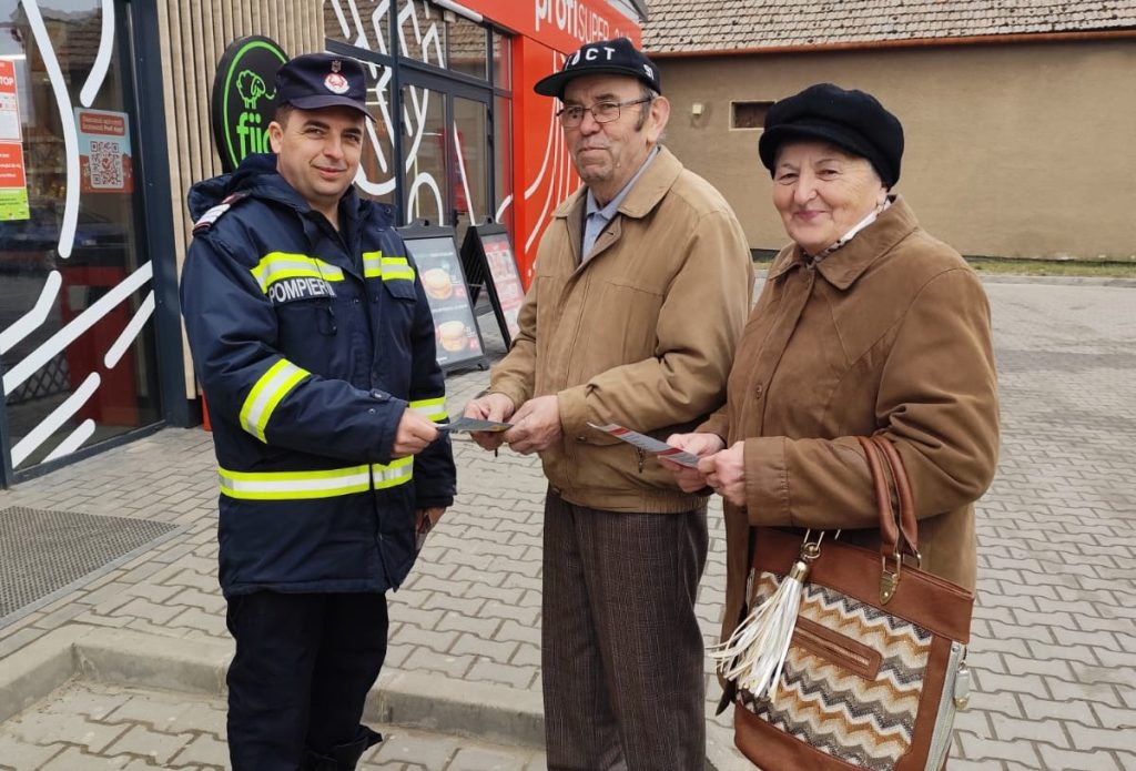 Pompierii bihoreni sprijina varstnicii de Ziua lor